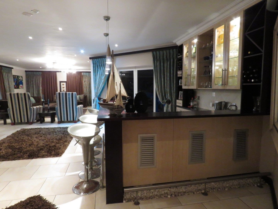 6 Bedroom Property for Sale in Jeffreys Bay Central Eastern Cape